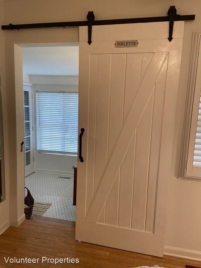 Building Photo - 3 br, 2 bath House - 401 Cleves St.