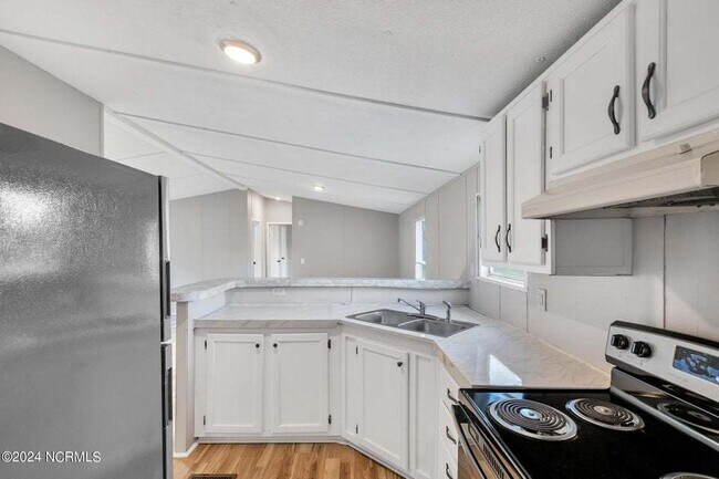 Building Photo - 185 Paradise Ln