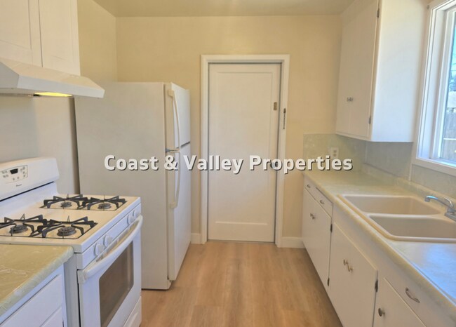 Building Photo - Wonderful North Salinas Home for RENT!!!