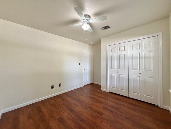 Building Photo - 14900 Doria Dr