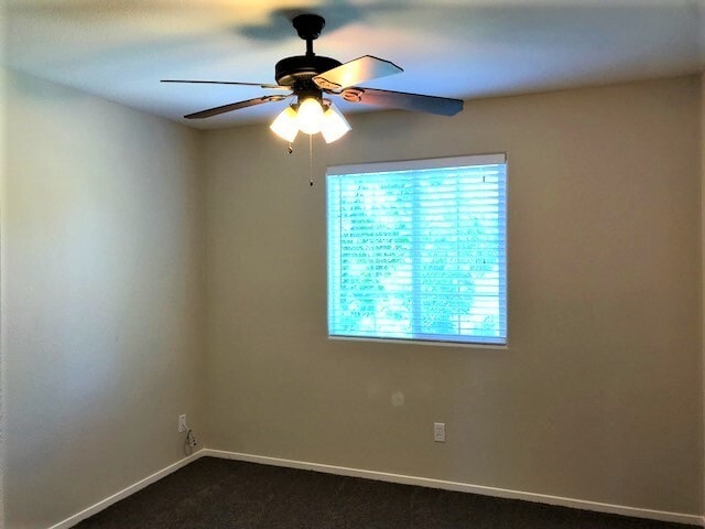 Building Photo - UPDATED 3 BED, 2.5 BATH, 1127 SQ FT