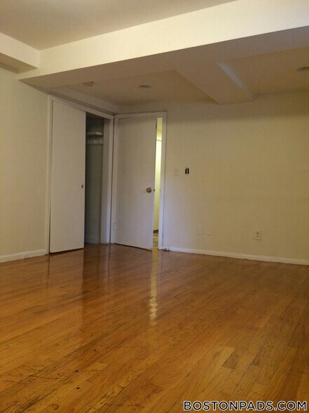 Building Photo - 107 Gordon St