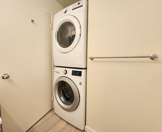 Building Photo - Parkview at Waikele - 2 bed, 2 bath Townhome