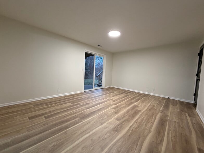 Building Photo - 10325 Ohio Plz