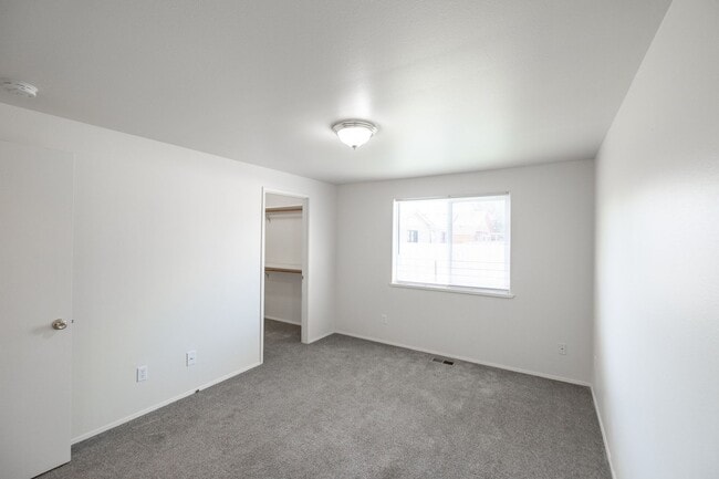 Building Photo - Hummingbird Duplex