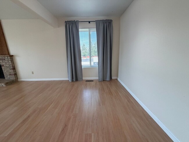 Building Photo - Now renting 2 bedroom 1.5 bathrooms Condo at Castlerock