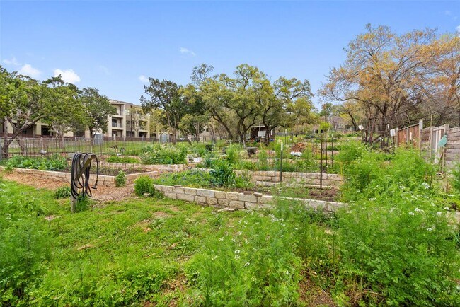 Building Photo - 2801 Dulce Ln