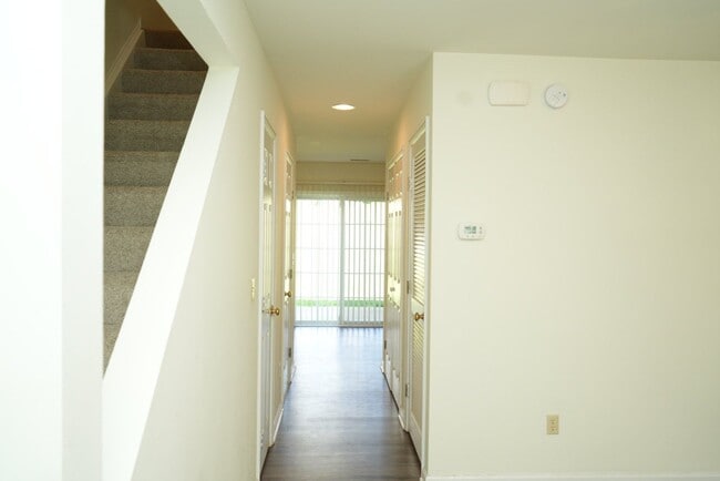 Building Photo - 111 Darien Terrace