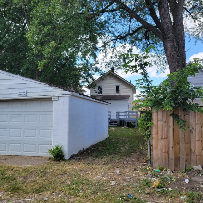 Building Photo - 438 S Powell Ave