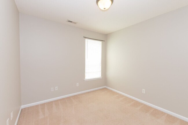 Building Photo - MOVE-IN READY