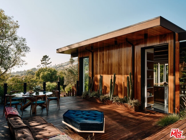 Building Photo - 5637 Busch Dr