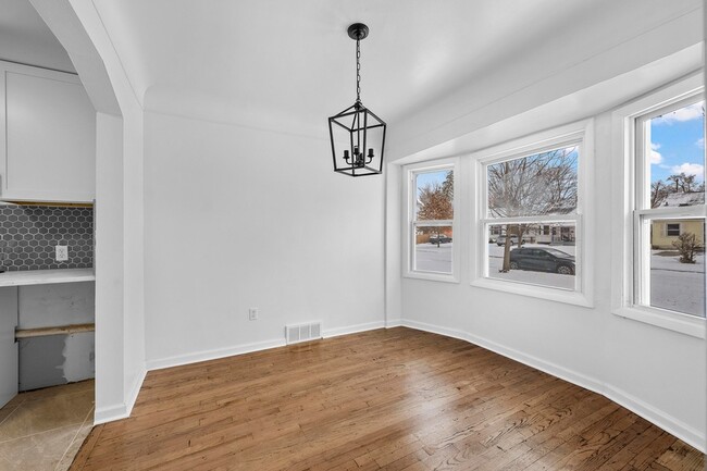 Building Photo - 18525 Westmoreland Rd