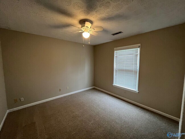 Building Photo - 2006 Lancaster Ave SW