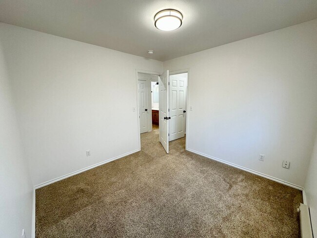 Building Photo - 1204 N Brooklane St