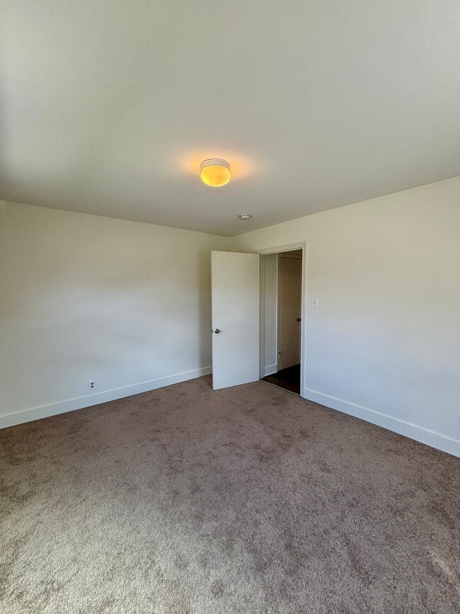 Building Photo - 77 Laverack Ave