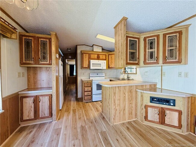 Building Photo - 10851 S Ocean Dr