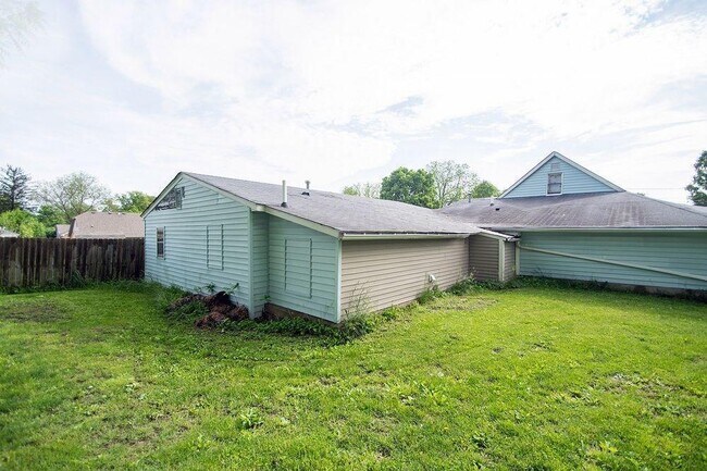 Building Photo - 704 S Kentucky St