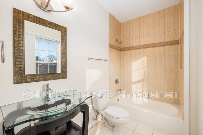 Building Photo - 2421 Franklin St NE