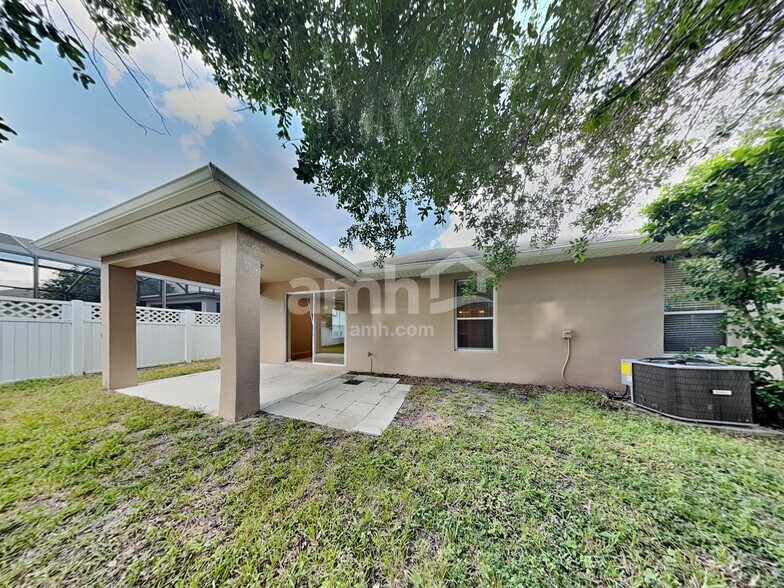 Building Photo - 1619 Lakelet Loop