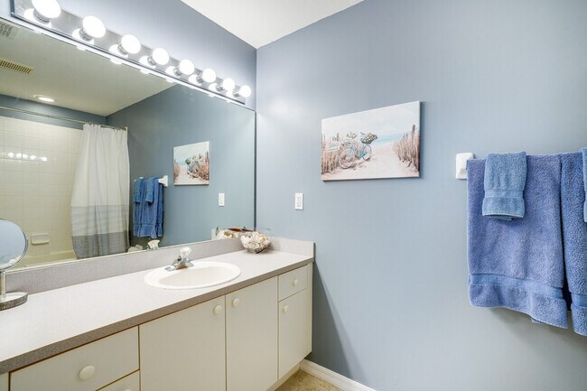 Building Photo - 15430 Bellamar Cir