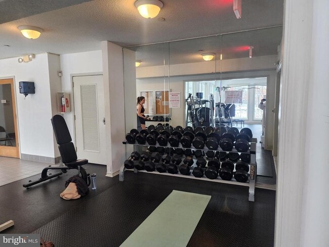 Building Photo - 1504 Lincoln Way