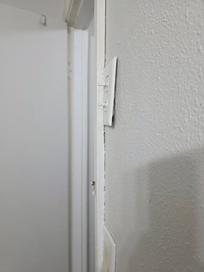 Building Photo - 2 bed, 1 bath Home in Elkhart IN   ACCEPTING SECTION 8