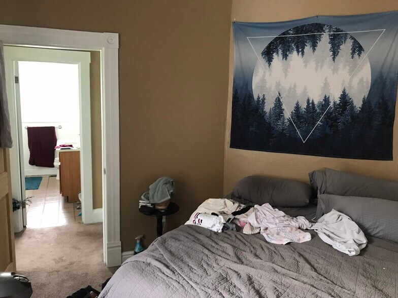 Building Photo - 114 Olympia St