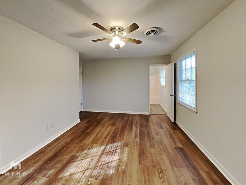 Building Photo - 421 Cabriolet Ct