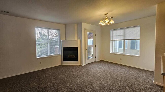 Building Photo - 3 Bedroom 2 Bathroom Bozeman Condo