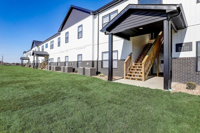 Building Photo - 1604 Parkview Dr