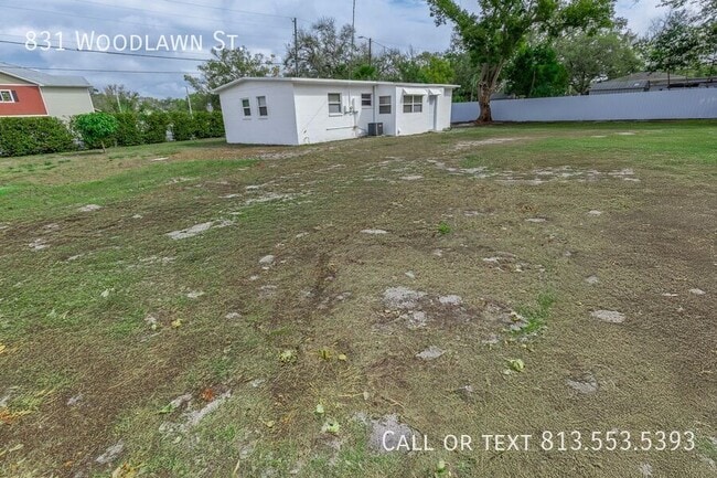 Building Photo - 831 Woodlawn St