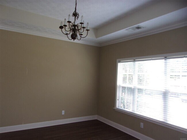 Building Photo - 718 Briarcliff Pl