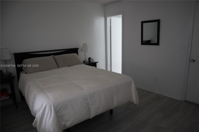 Building Photo - 3000 Sunrise Lakes Dr W