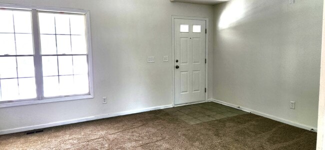 Building Photo - 431 Wheatfield Dr