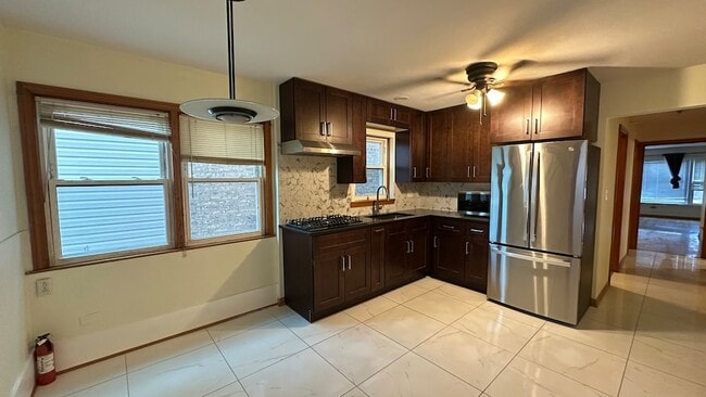 Building Photo - 5728 N McVicker Ave