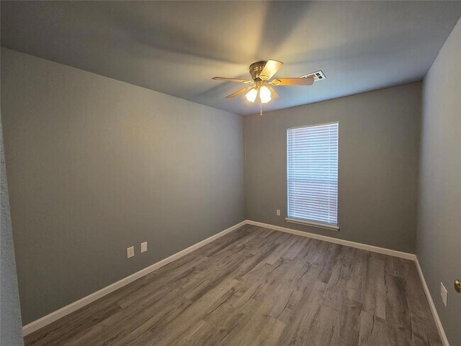 Building Photo - 9401 Buttonfield Ave