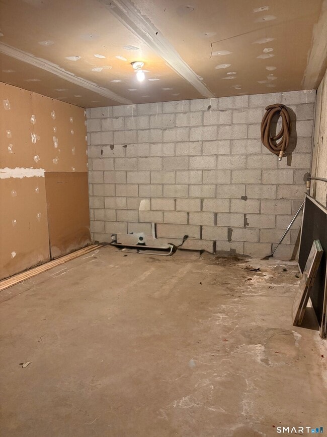 Building Photo - 146 Carriage Path S