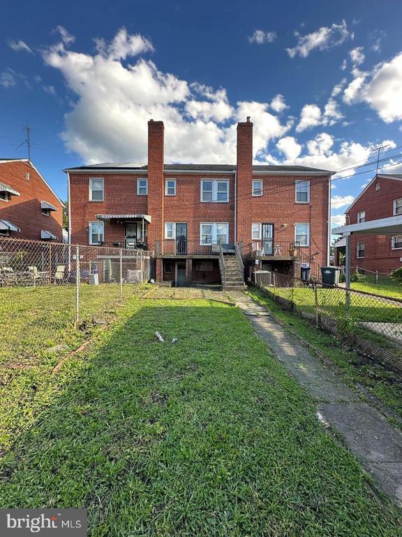 Building Photo - 1902 T St SE