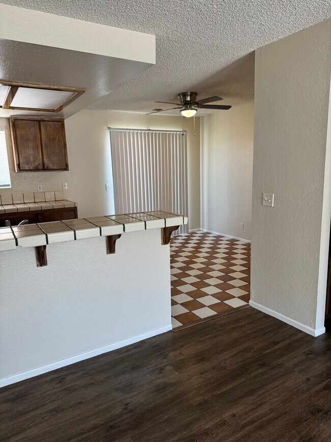 Building Photo - Apple Valley- Four Plex- 2 Bedrooms, 2 Bat...