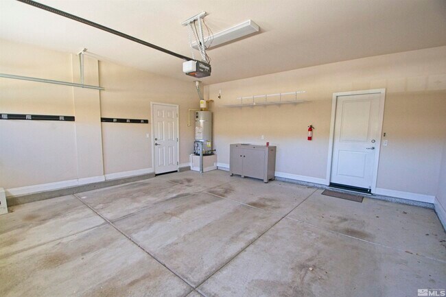 Building Photo - 6851 Apus Dr