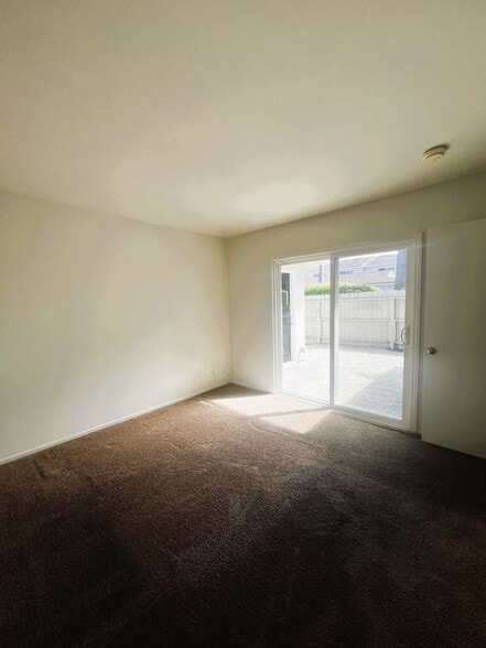 Building Photo - 21266 Burlington Ln