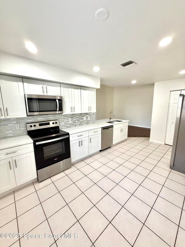 Building Photo - 4756 Silver Heron Dr