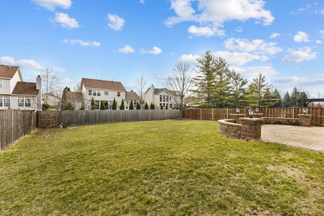 Building Photo - 2052 Gardner Cir E