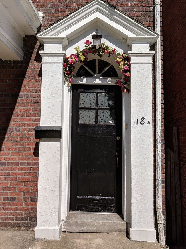 Building Photo - 118 S Colonial Ave