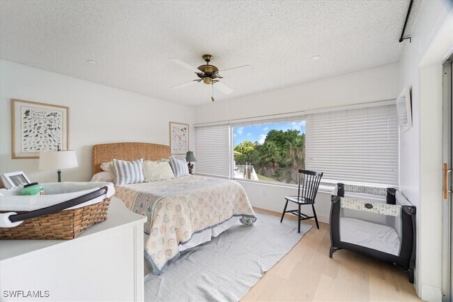 Building Photo - 955 Palm View Dr