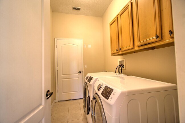 Building Photo - 1577 Cherry Ridge Dr