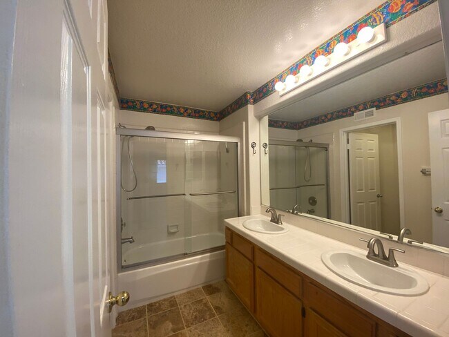 Building Photo - Stunning 4 bedroom Home with a Pool locate...