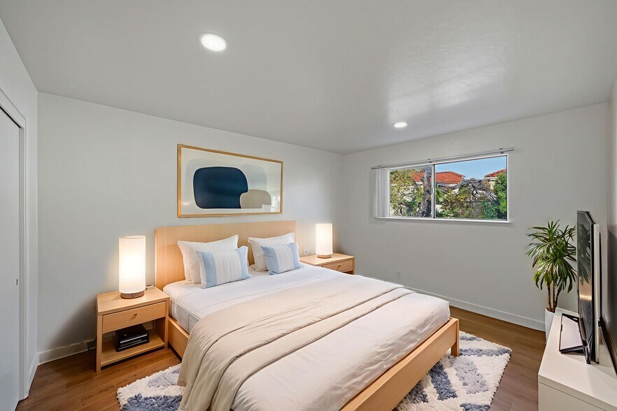 Building Photo - 1731 Ross Cir