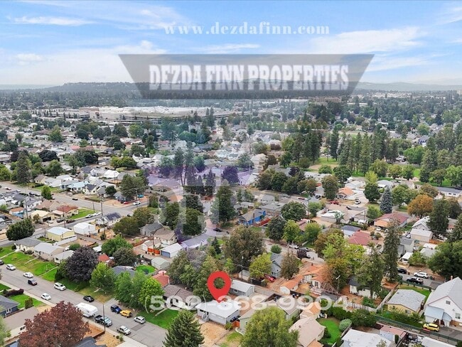 Building Photo - 5 Bed, 2 Bath Home Conveniently Located in...