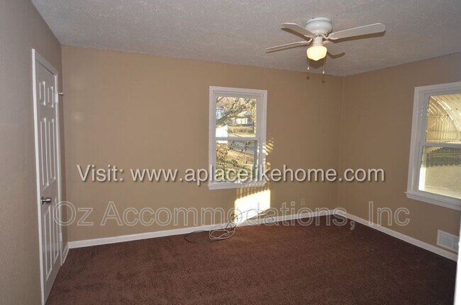 Building Photo - 9811 Marsh Ave